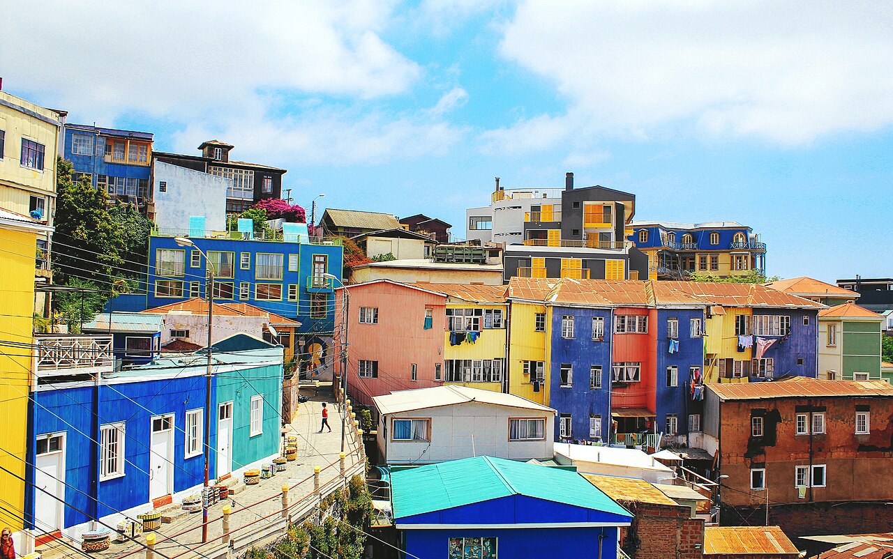 Casas de colores en el cerro Bellavista de Valparaíso.